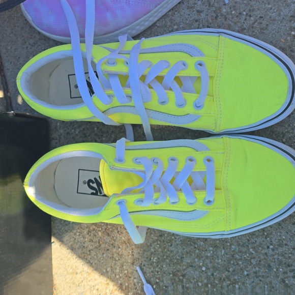 Vans - Picture 1 of 1